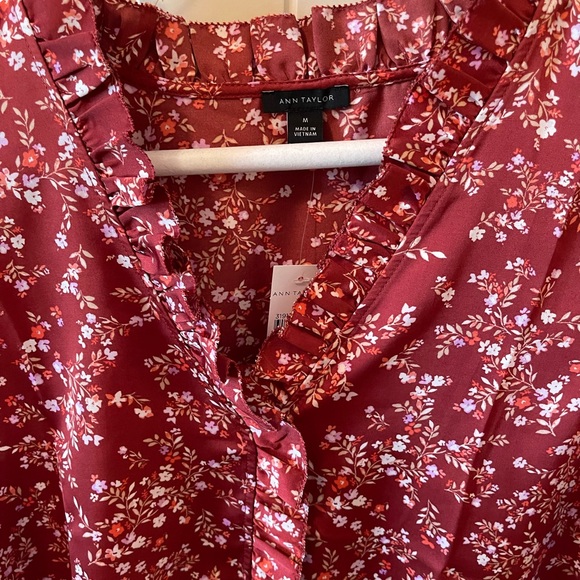 Ann Taylor sleeveless top - Picture 3 of 3